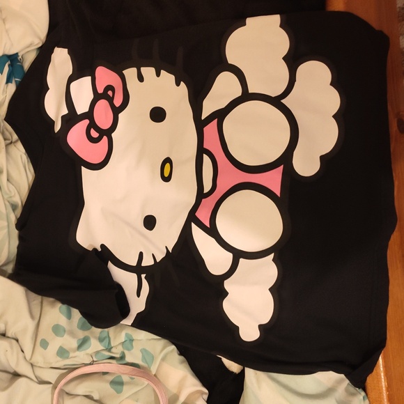 Hello Kitty Shirt - Picture 1 of 2